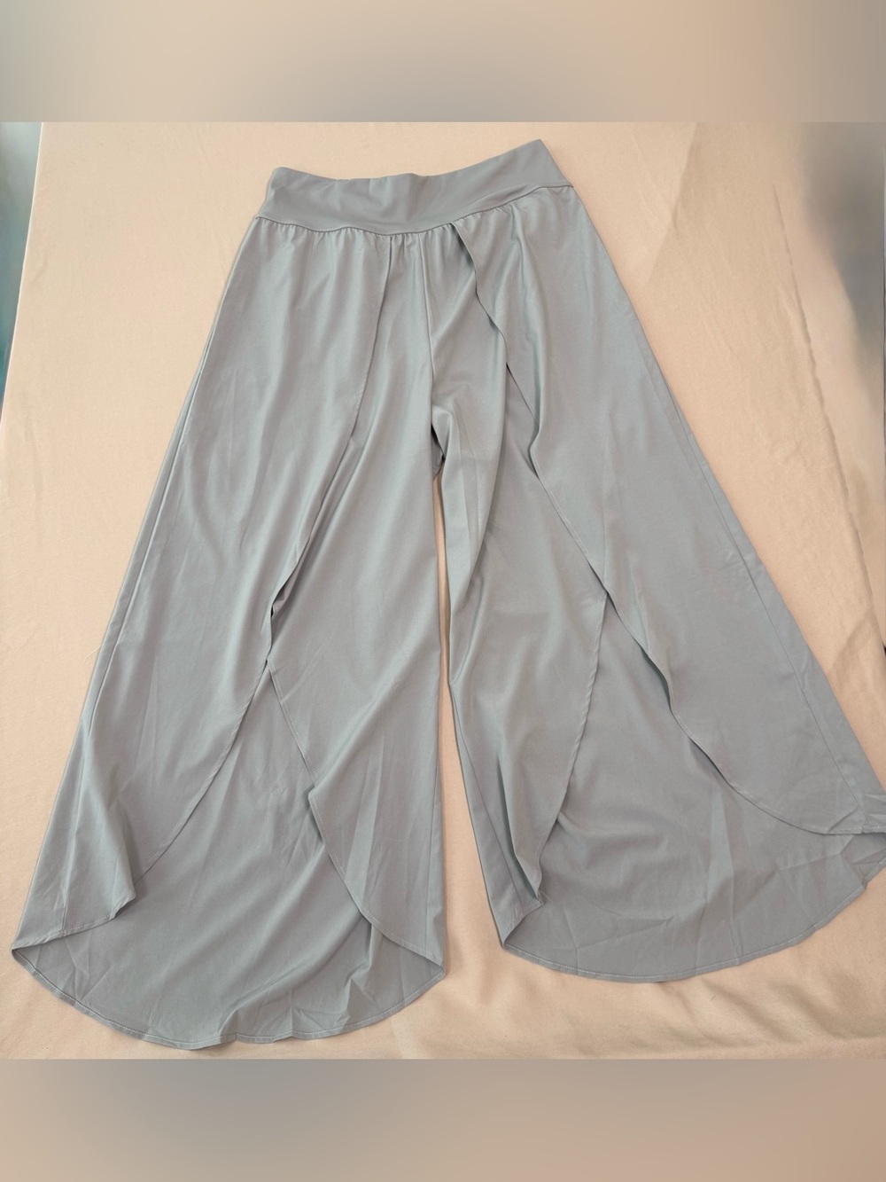 HALARA High Waisted Palazzo Flowy Wide Leg Pants, Dust Grey, Size Large.